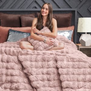 Edre-cobertor_Bubble_Rose_Regina_Boutique_Vista_Modelo